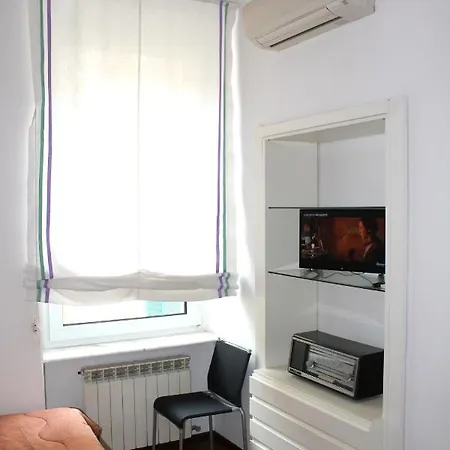 Guest house Youstay La Spezia